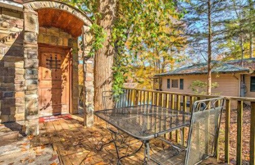 Rocky Top House | Perfect lakefront house in quite cove! Walking distance to Mt Lake Marina.