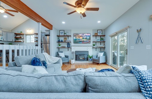 Long Pond House | Perfect Lakefront Poconos Getaway 5 mi. to Kalahari + Camelback - Firepit+Hottub