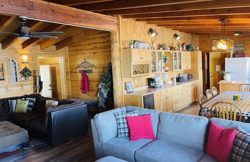 Donnelly Cabin | Perfect lakeside getaway, sandy beach-great for families and friends!