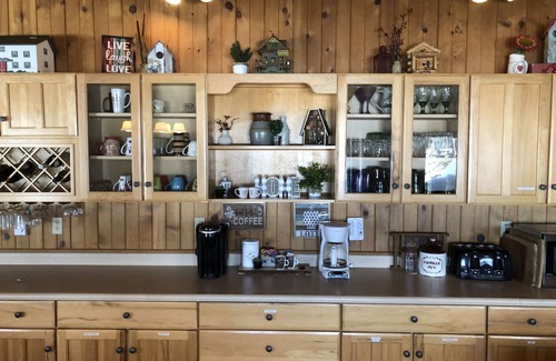 Donnelly Cabin | Perfect lakeside getaway, sandy beach-great for families and friends!