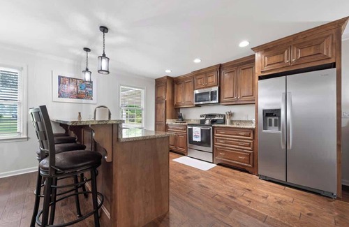 Milledgeville House | Perfect Landing, Sleeps 10, Outdoor Lake Heaven!