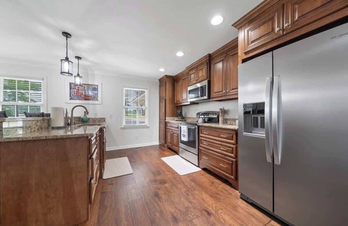 Milledgeville House | Perfect Landing, Sleeps 10, Outdoor Lake Heaven!