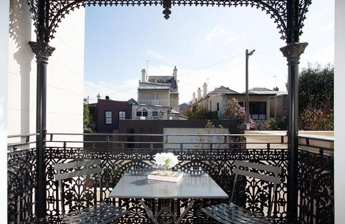 Glebe Apartment | Perfect Located Comfy Studio with Balcony
