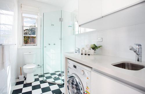 Glebe Apartment | Perfect Located Comfy Studio with Balcony