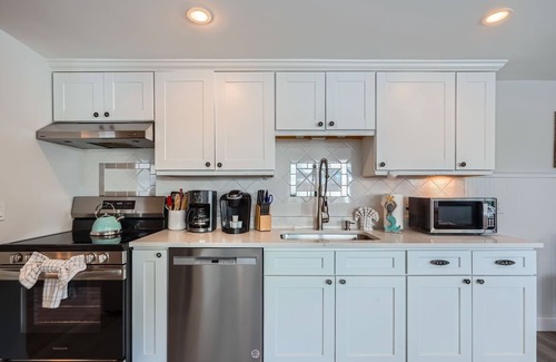 Bradenton Beach Cottage | Perfect location, cute cottage, 2 min walk to beach, 2bd/2ba home w/private pool