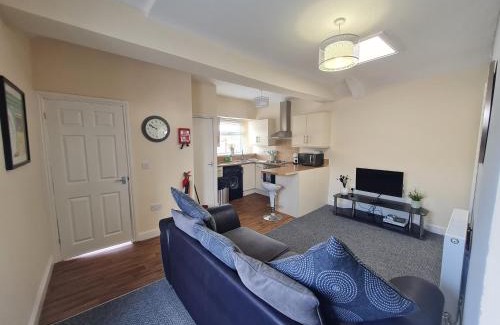 Merthyr Tydfil Apartment | Perfect Location 2 BR serviced apartment Nr Bike Park Wales & Brecon Beacons