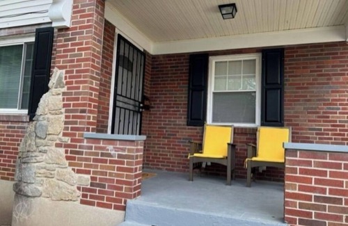Silverton House | Perfect location 2 minutes to Kenwood Mall, 10 minutes to Downtown