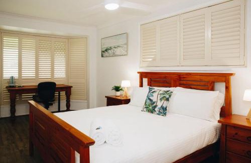 Warana House | Perfect Location 4BR Home Warana - 200m to Beach!