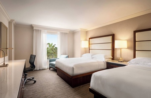 Park Shore Hotel | Perfect Location for Travel Entusiast! Outdoor Swimming Pool + Free Parking