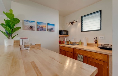 Diamond Head - Kapahulu - St. Louis Apartment | Perfect Location in Waikiki in a Private Queen Bed Studio- WAIKIKI GRAND HOTEL®