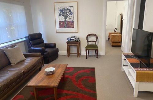 Albert Park Apartment | Perfect Location off South Melbourne Beach