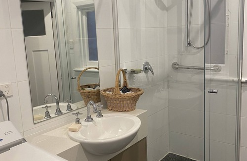 Albert Park Apartment | Perfect Location off South Melbourne Beach