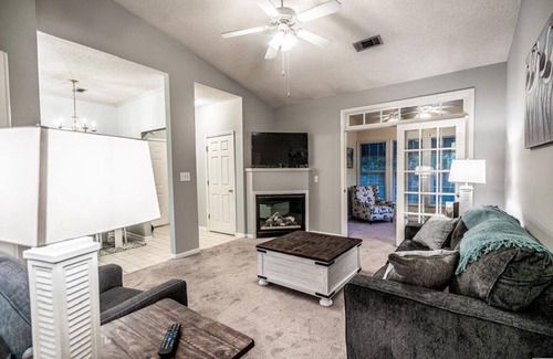 Vaught Condo | Perfect Location!