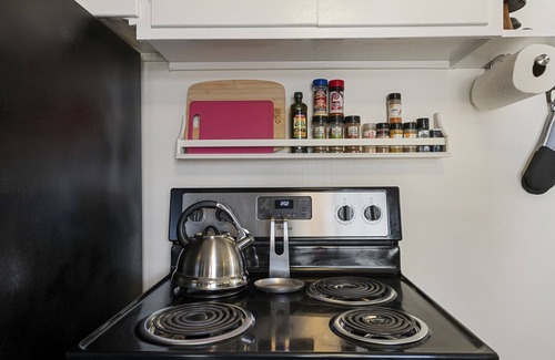 Glendale House | Perfect Location Near Airport, Downtown, & Summer Adventure! Hot Tub, BBQ, Yard!