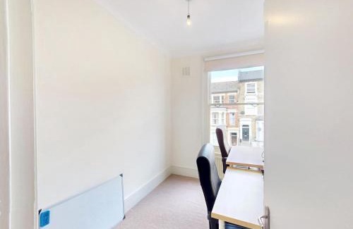 Brondesbury Apartment | Perfect London base in Kilburn Pass the Keys