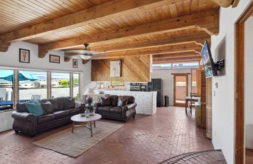Albuquerque House | Perfect Mountain and Sunset Views