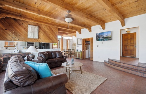 Albuquerque House | Perfect Mountain and Sunset Views
