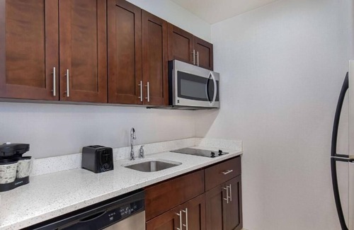 Sandy Springs Hotel | Perfect North Atlanta Getaway: Indoor Pool, Fitness Center & Free Parking