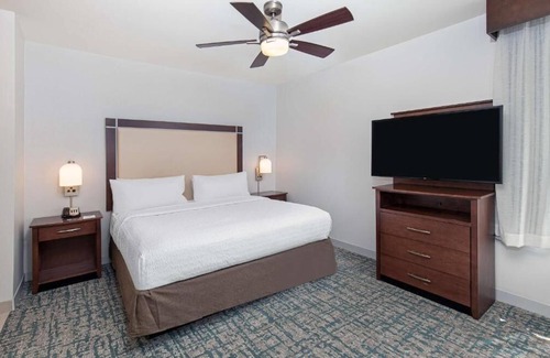 Sandy Springs Hotel | Perfect North Atlanta Getaway: Indoor Pool, Fitness Center & Free Parking