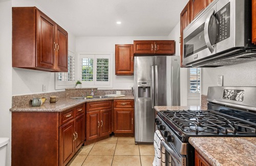 North Long Beach House | Perfect Oasis w/Pool, jacuzzi, close to airports, beach, entertainment and more