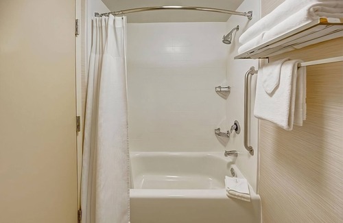 Florida Center Hotel | Perfect Orlando Vacation Spot! Near Universal Studios Orlando! Free Shuttle