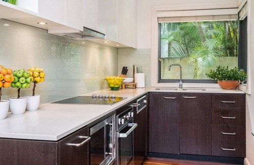 East Ballina Apartment | Perfect package for easy coastal living w/ quiet privacy & seaside convenience.