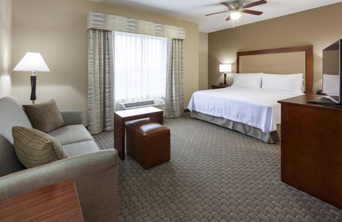Kutzky Park Hotel | Perfect Place to Unwind! Pool Access, Pets Allowed!