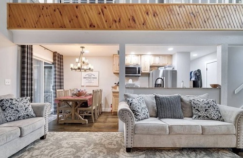 White Haven Cottage | Perfect Pocono Getaway! Ski, Golf, and lake access!