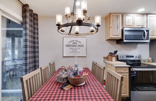 White Haven Cottage | Perfect Pocono Getaway! Ski, Golf, and lake access!
