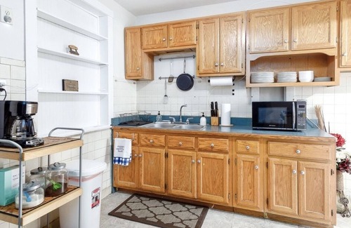 Cragin Apartment | Perfect Private Chicago Getaway Near Logan Square!