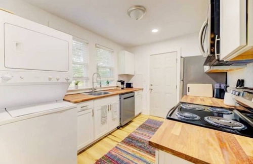 Columbia House | Perfect Private Getaway in the Heart of Columbia!