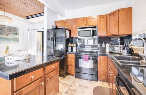 Lihue Apartment | Perfect Private Kalapaki Beach Cliffside Getaway!
