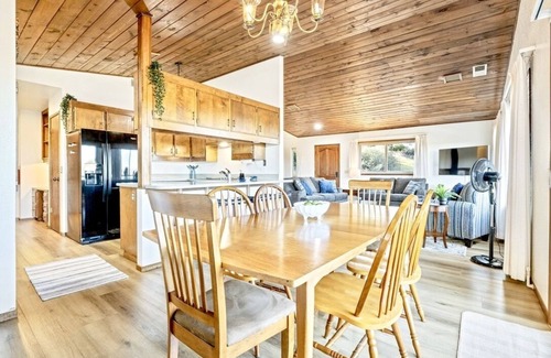 Atascadero House | Perfect Private Lakeside Getaway in Atascadero!