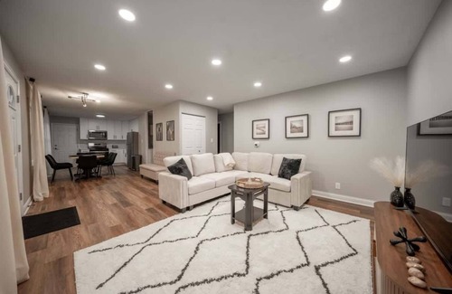 Streamwood House | Perfect Relaxing Escape | LCP Collection