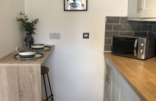 Poole House | Perfect retreat for two! One bed house with garden, minutes from sea front