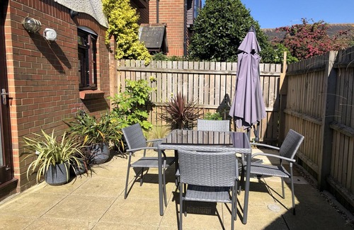 Poole House | Perfect retreat for two! One bed house with garden, minutes from sea front