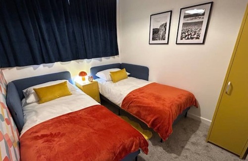 Crewkerne Apartment | Perfect Romantic Getaway or Week's Holiday With the Kids
