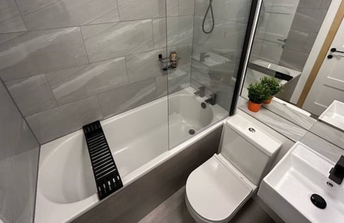 Crewkerne Apartment | Perfect Romantic Getaway or Week's Holiday With the Kids