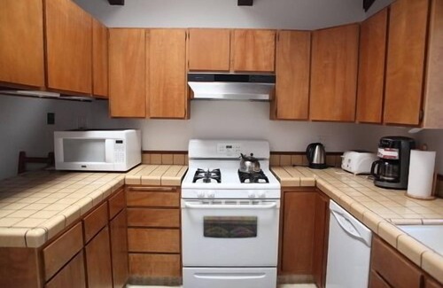 South Lake Tahoe House | Perfect ski retreat: Cozy mountain home a block from the ski lifts!