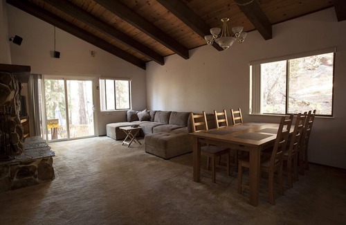 South Lake Tahoe House | Perfect ski retreat: Cozy mountain home a block from the ski lifts!
