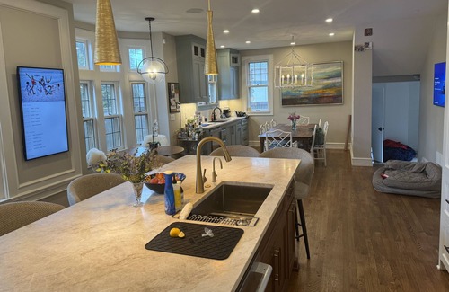 Shorewood House | Perfect Spacious RNC Rental. Rare 1st Fl. Master & Guest both w/ Full Bath.