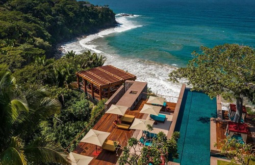 Lo de Marcos House | Perfect Spot for Soaking Up Some Sun! Outdoor Pool, Beachfront, Free Parking!