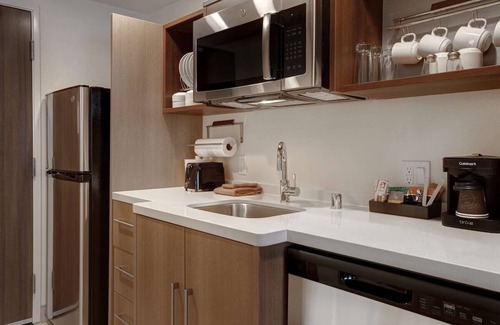 Garden Grove Hotel | Perfect Spot for Unwinding! 2 Units with Free Breakfast, Pets Allowed!