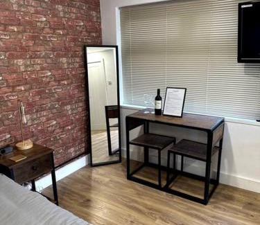 Botwell Apartment | Perfect stay with Dallas Studio