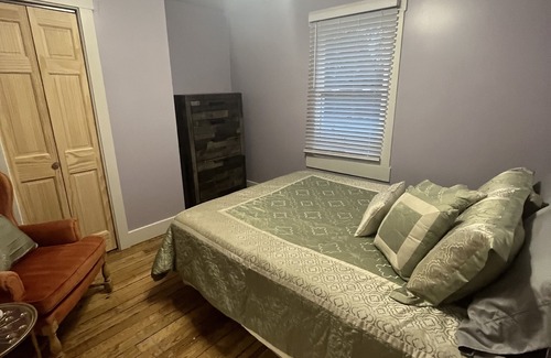 Stanford Other | Perfect staycation get away!! Farmhouse on 3 acres with fire pit.