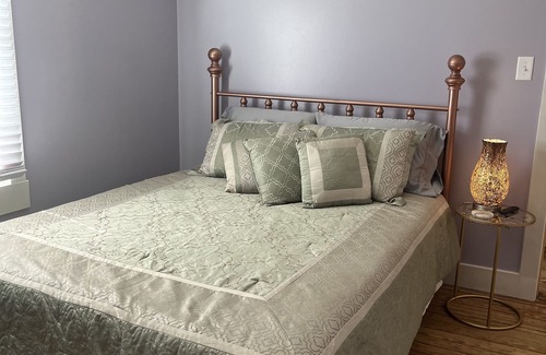 Stanford Other | Perfect staycation get away!! Farmhouse on 3 acres with fire pit.