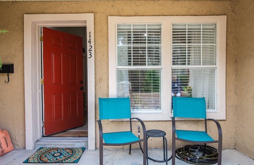 Southbank Apartment | Perfect Studio located in Medical district and San Marco entertainment district!