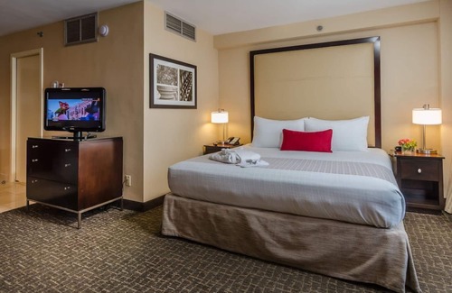 Dupont Circle Hotel | Perfect Vacay with Friends! 4 Relaxing Units w/City Views, Pets are Allowed