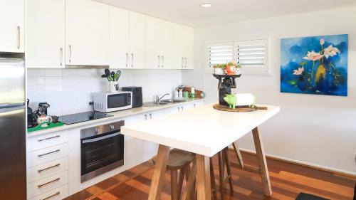 Salamander Bay Apartment | Perfect weekend getaway plus golf at your doorstep