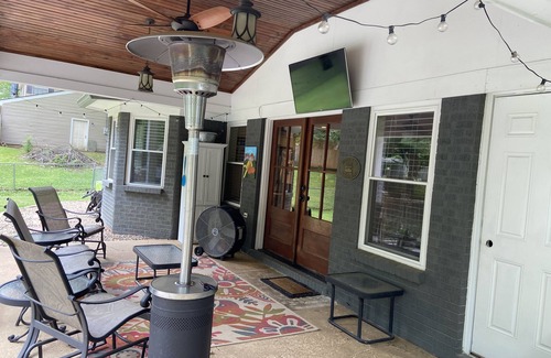Oxford House | Perfect Weekend Rental!